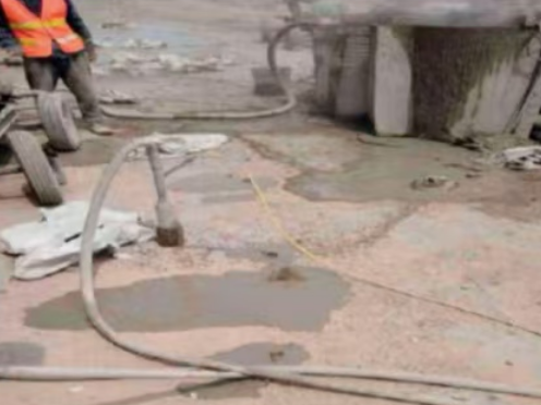 昌乐水泥混凝土路面板底注浆技术 路面脱空注浆整治方案